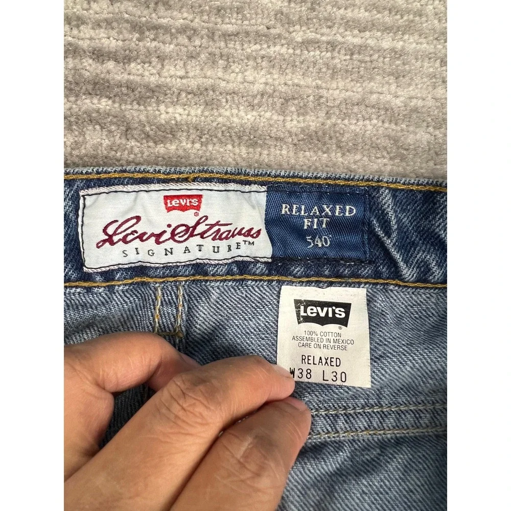 Levi Strauss Signature Jeans Mens 38x30 Blue 540 Relaxed Fit Straight Leg Denim